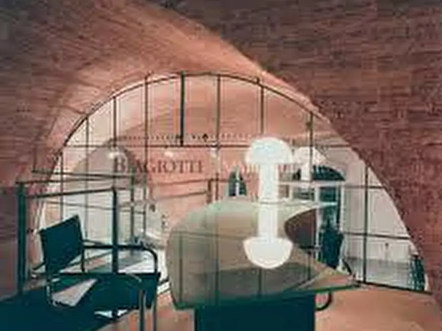 Immagine 4 di Capannone industriale in vendita  a Livorno