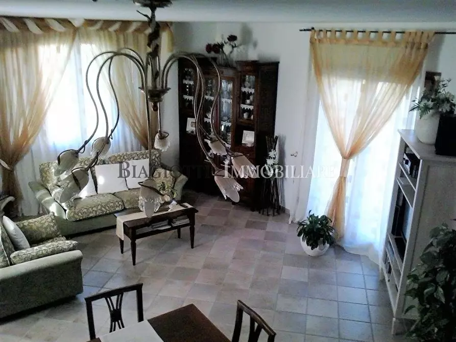 Immagine 19 di Villa in vendita  a Livorno