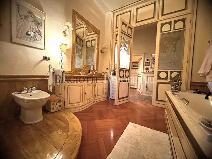 Immagine 11 di Pentalocale in vendita  in viale italia a Livorno