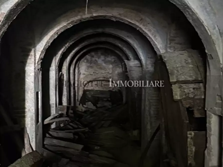 Immagine 5 di Rustico / casale in vendita  a Livorno