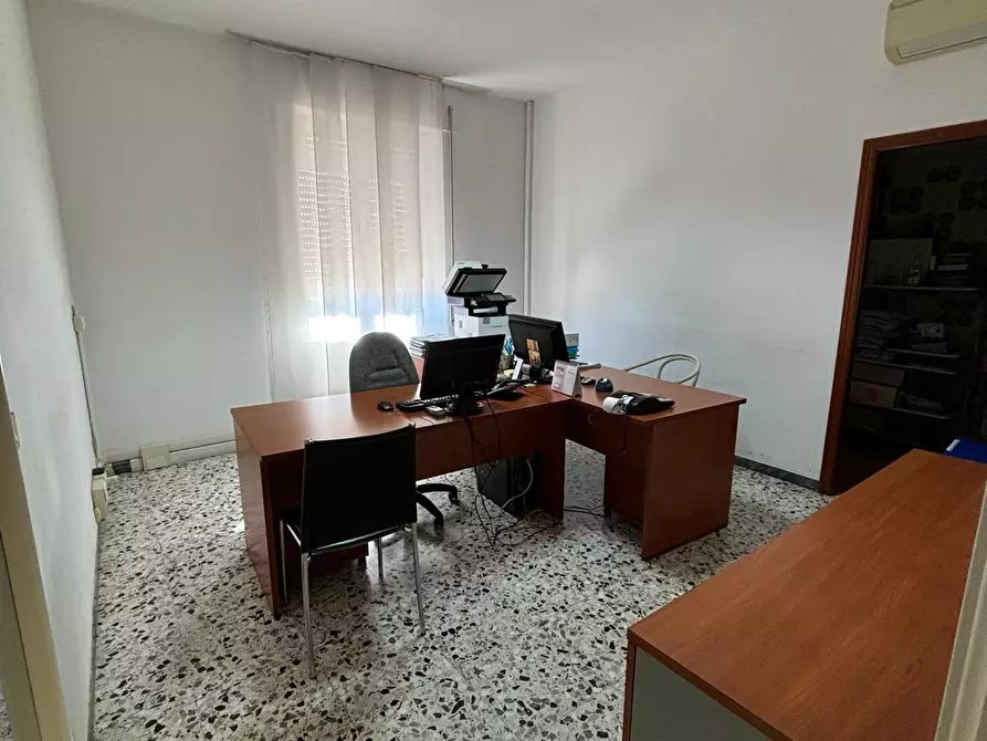 Immagine 12 di Appartamento in vendita  in viale XXI LUGLIO a Sarzana