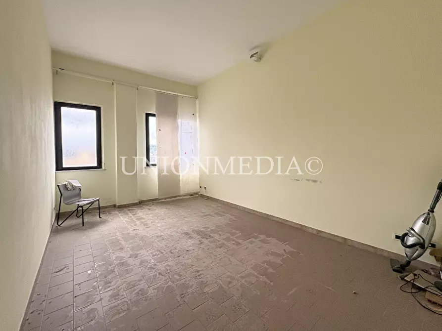 Immagine 11 di Locale commerciale in affitto  a Sarzana