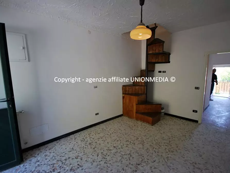 Immagine 4 di Terratetto in vendita  in via canepari a Fosdinovo