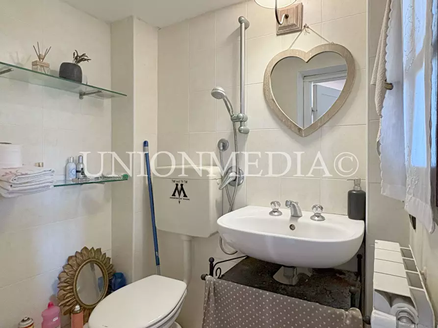 Immagine 6 di Villa in vendita  in Viale Vittorio Alfieri a Fosdinovo