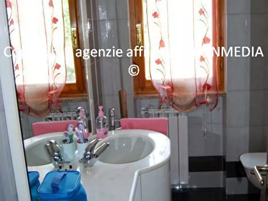 Immagine 13 di Appartamento in vendita  in via bradia a Sarzana