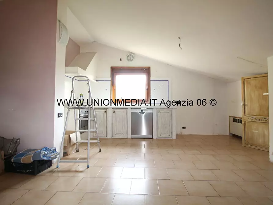 Immagine 1 di Attico in vendita  a Massa