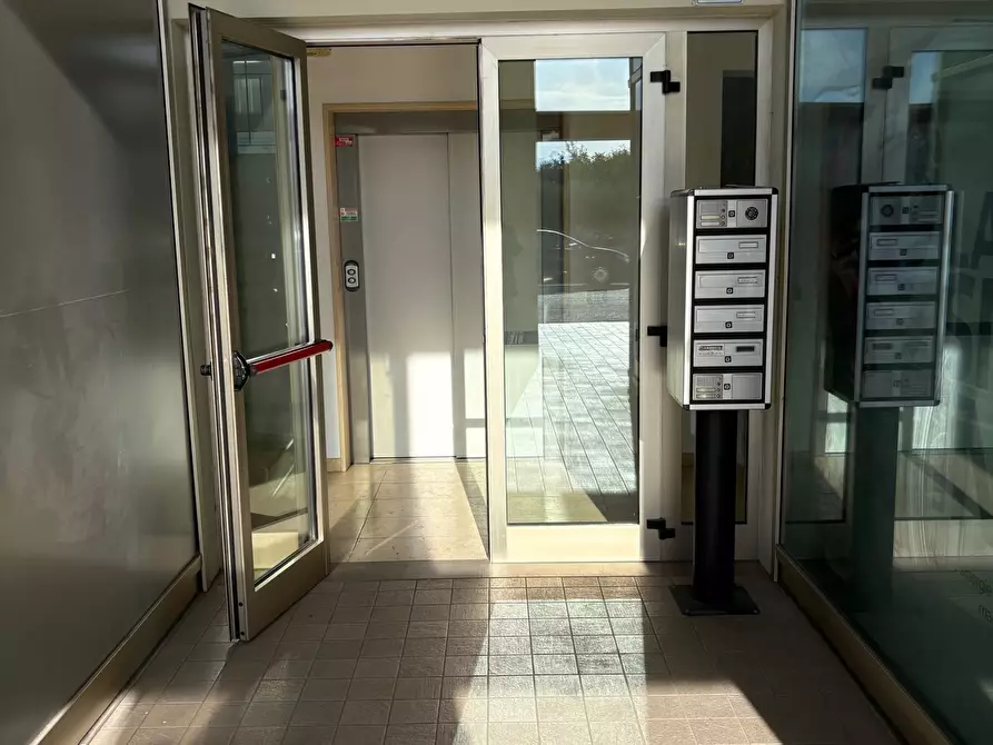 Immagine 2 di Ufficio in vendita  in Via Enrico Mattei 9 a Savignano Sul Rubicone