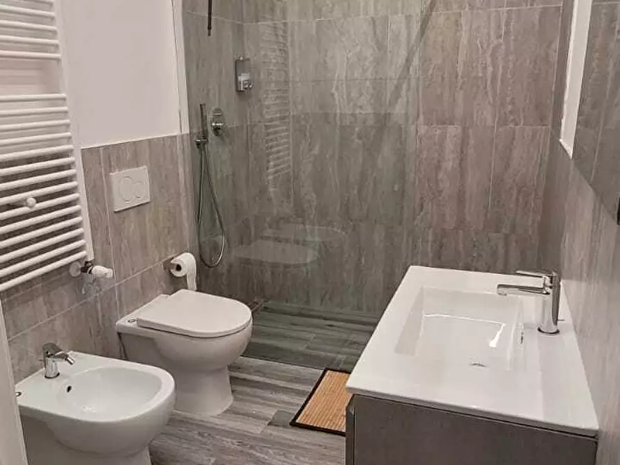 Immagine 11 di Quadrilocale in affitto  in Via della Battaglia 3 a Bologna