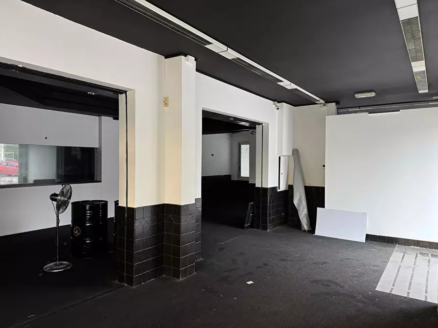 Immagine 16 di Attività commerciale in affitto  in Via Bruno Buozzi 21 a Rimini