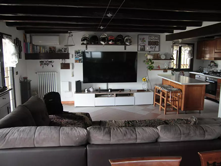 Immagine 18 di Villa in vendita  in Via Tomassini 18 a Borghi