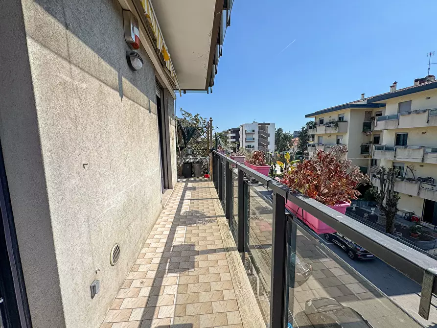 Immagine 27 di Quadrilocale in vendita  in Via Clotilde Tambroni 22 a Rimini