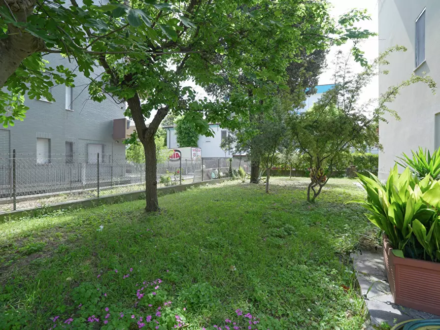 Immagine 27 di Trilocale in vendita  in Via Giovanni Amendola 3 a Rimini