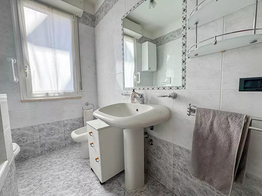 Immagine 21 di Trilocale in vendita  in Via Salvemini 28 a Rimini