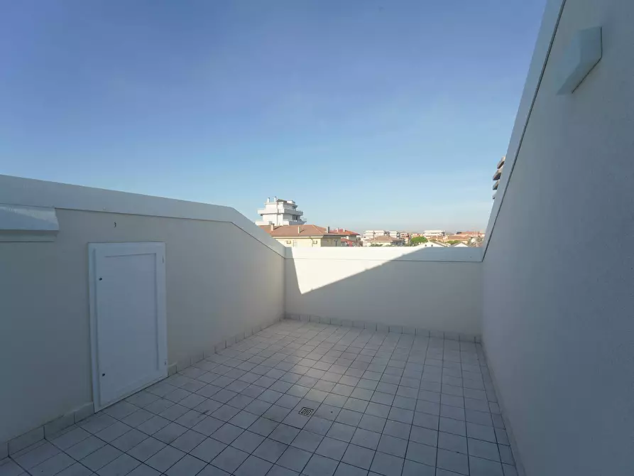 Immagine 15 di Quadrilocale in vendita  in Via Niccolò Tommaseo 100 a Rimini