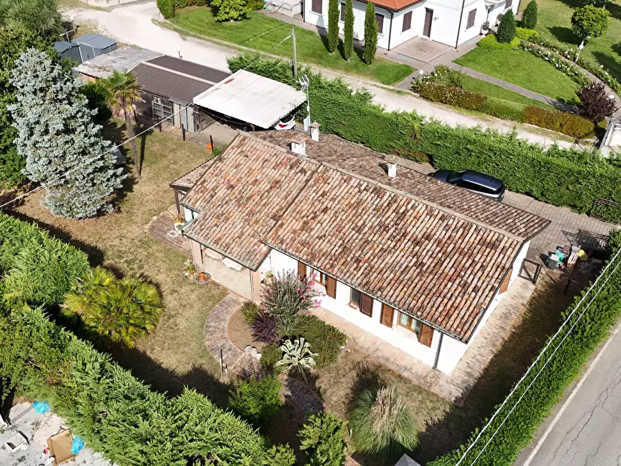 Immagine 30 di Villa in vendita  in Via Laerte Rolfini a Rimini