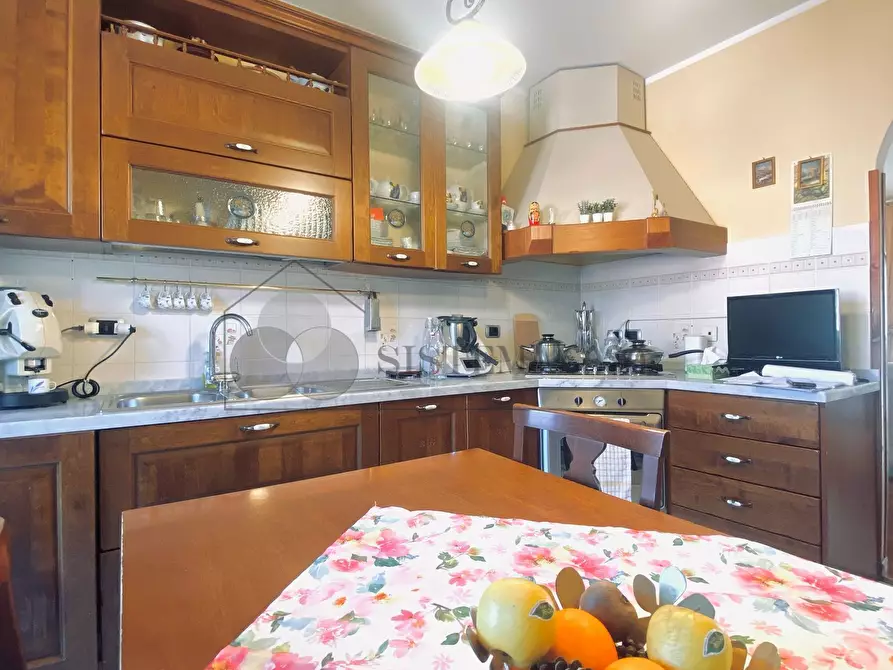 Immagine 11 di Quadrilocale in vendita  in Via Brigate partigiane 94 a Follo