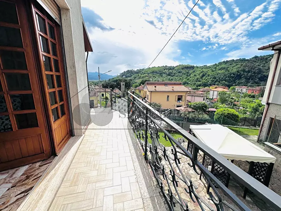 Immagine 33 di Villa in vendita  in Via 1º Maggio 12 a Follo