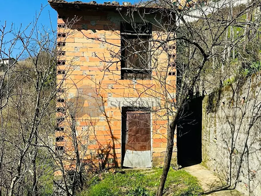 Immagine 1 di Porzione di casa in vendita  a Follo