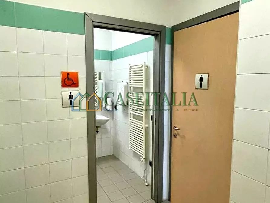 Immagine 16 di Locale commerciale in affitto  in Corso Roma 25 a Moncalieri
