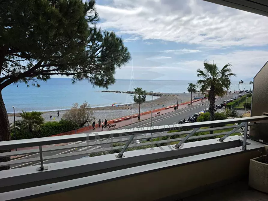 Immagine 8 di Pentalocale in vendita  in Lungomare Varaldo 67 a Ventimiglia