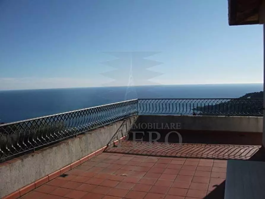 Immagine 2 di Villa in vendita  in Via Nappio a Ventimiglia