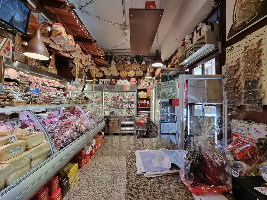 Immagine 3 di Attività commerciale in vendita  in Via Ruffini 10 a Ventimiglia