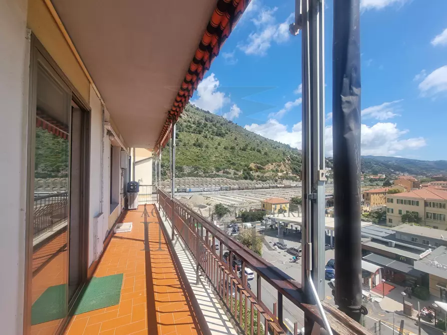 Immagine 26 di Quadrilocale in vendita  in Via Cornelio Tacito 2 a Ventimiglia