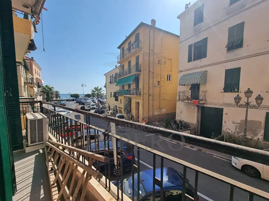 Immagine 2 di Bilocale in vendita  in Via Cristoforo Colombo 9 a Ventimiglia