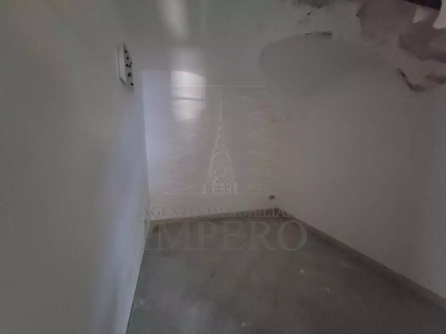 Immagine 33 di Magazzino in vendita  in Strada Statale 1 35 a Camporosso