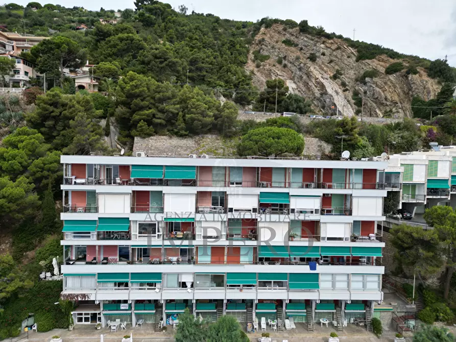 Immagine 3 di Bilocale in vendita  in Corso Guglielmo Marconi 169 a San Remo