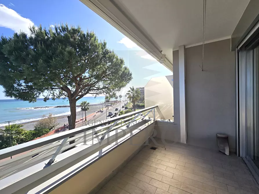 Immagine 16 di Pentalocale in vendita  in Lungomare Varaldo 67 a Ventimiglia