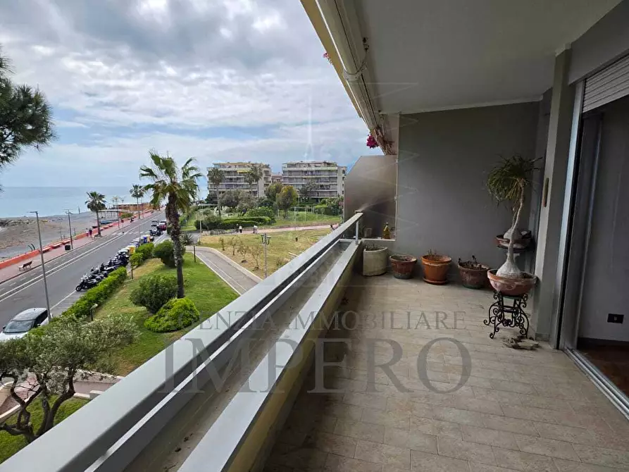 Immagine 5 di Pentalocale in vendita  in Lungomare Varaldo 67 a Ventimiglia