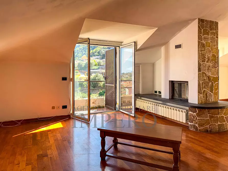 Immagine 1 di Pentalocale in vendita  in Località Gray 14 a Camporosso