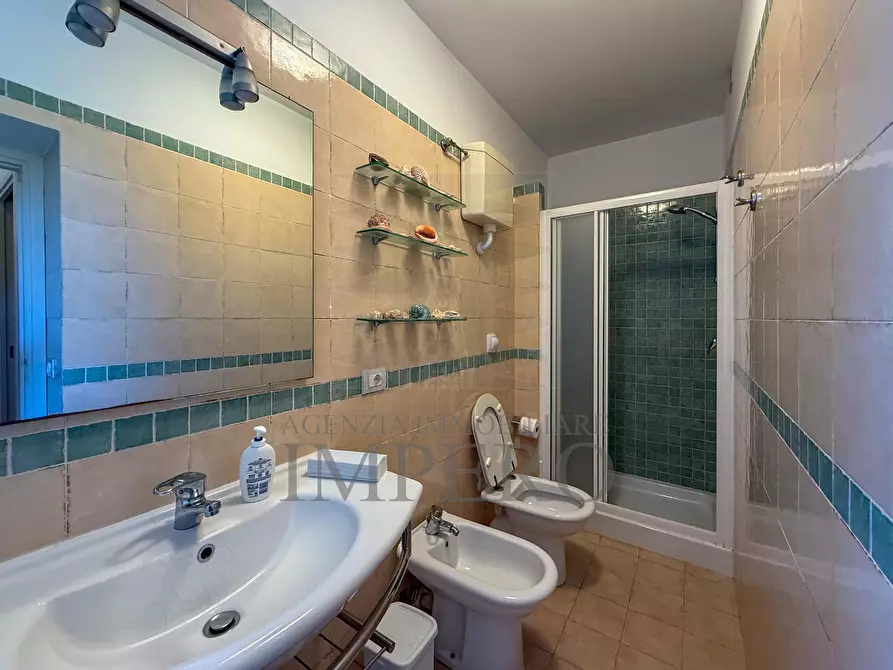 Immagine 11 di Quadrilocale in vendita  in Vico Hanbury 7 a Ventimiglia