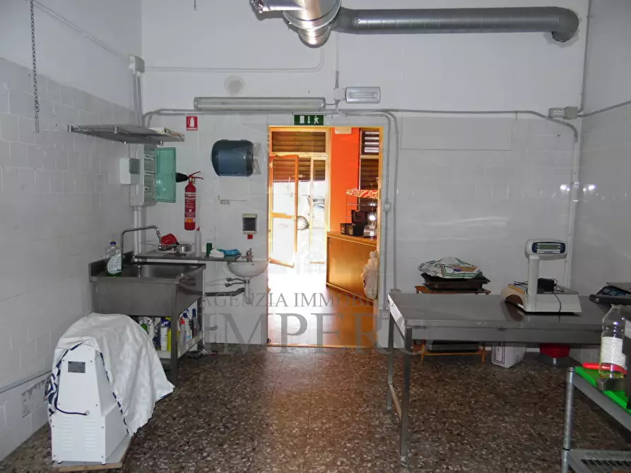 Immagine 8 di Locale commerciale in affitto  a Ventimiglia