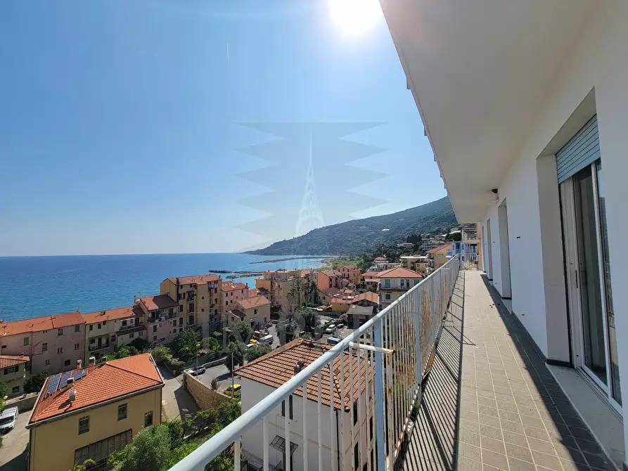 Immagine 38 di Albergo/B&B/Residence in vendita  in via regina margherita 97 a San Remo