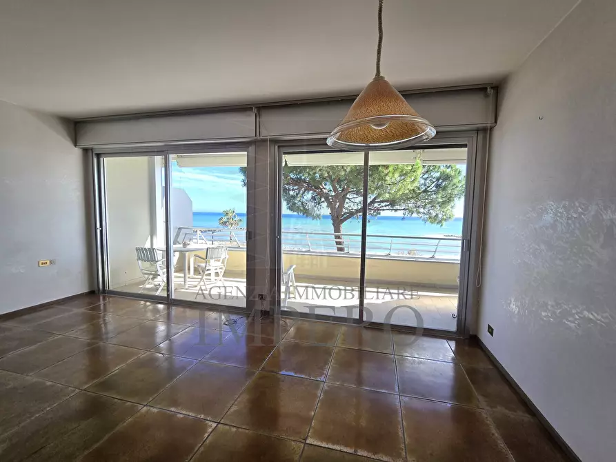 Immagine 2 di Pentalocale in vendita  in Lungomare Varaldo 67 a Ventimiglia