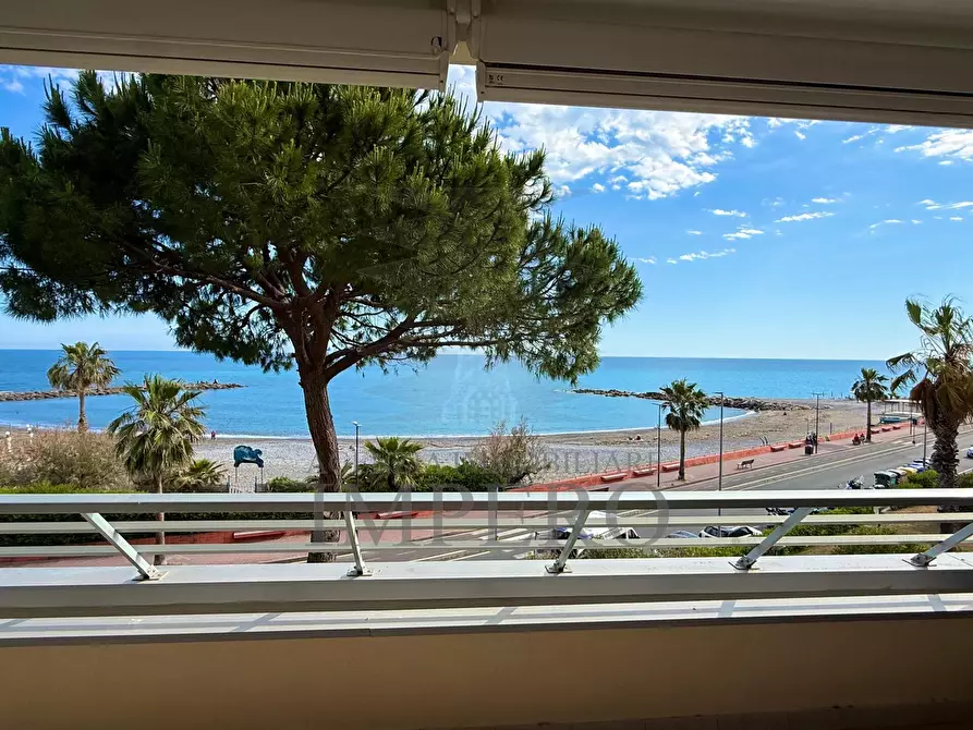 Immagine 51 di Pentalocale in vendita  in Lungomare Varaldo 67 a Ventimiglia