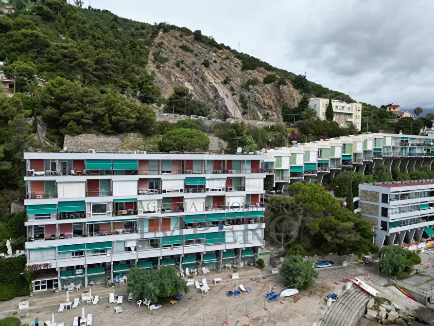 Immagine 4 di Bilocale in vendita  in Corso Guglielmo Marconi 169 a San Remo