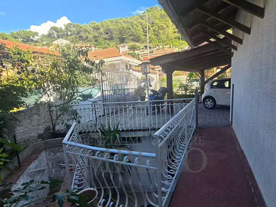 Immagine 23 di Villa in vendita  in Via Luciano Veziano 10 a Ventimiglia