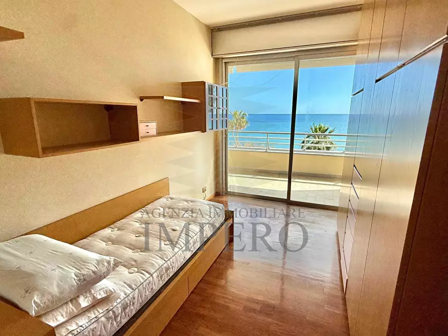 Immagine 38 di Pentalocale in vendita  in Lungomare Varaldo 67 a Ventimiglia