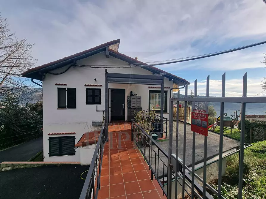 Immagine 1 di Bilocale in vendita  in strada degli olandesi 211 a Camporosso