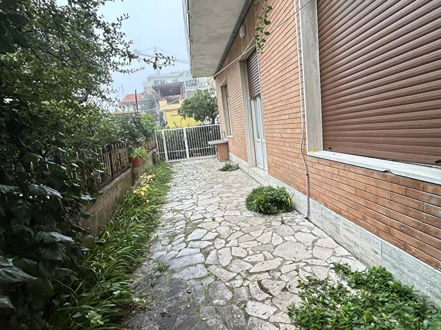 Immagine 26 di Quadrilocale in affitto  a Francavilla Al Mare