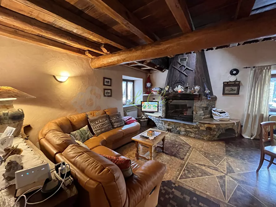 Immagine 10 di Trilocale in vendita  in Via Cesare Ollietti 13 a La Salle