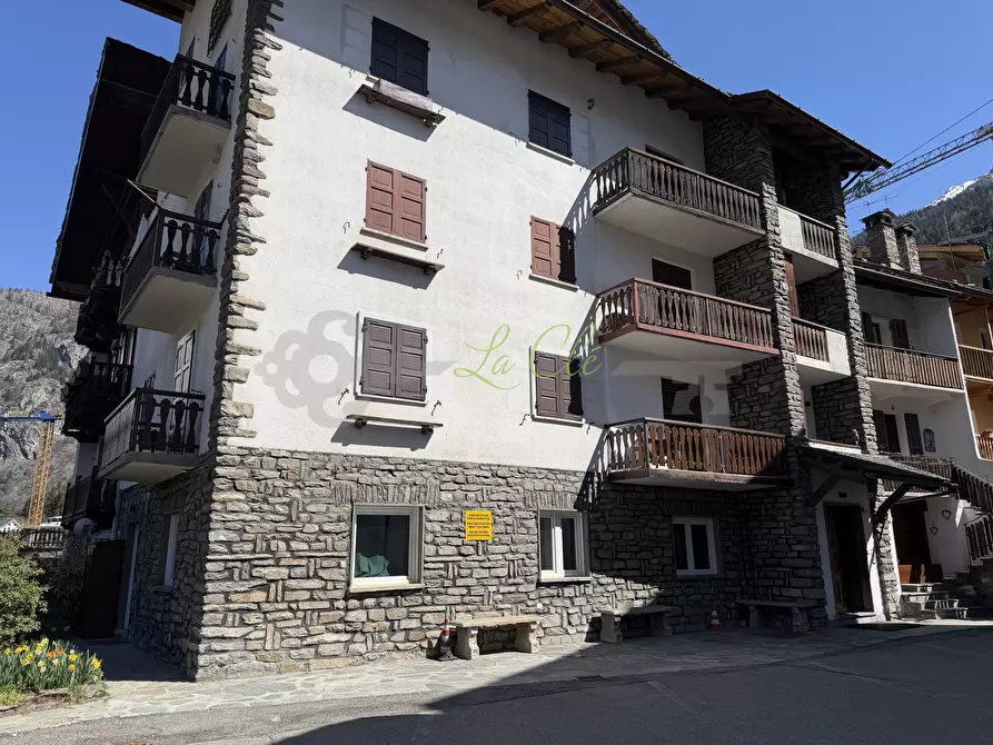 Immagine 24 di Trilocale in vendita  a Courmayeur