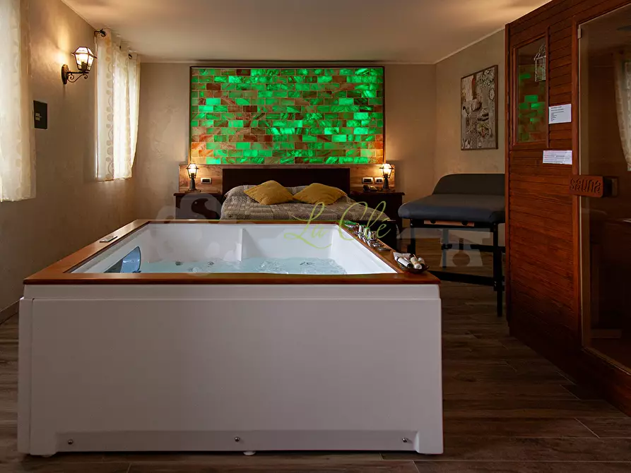 Immagine 18 di Albergo/B&B/Residence in vendita  a Brissogne