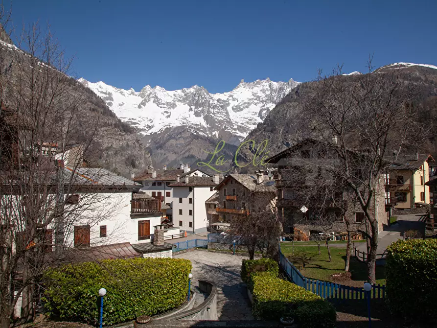 Immagine 33 di Quadrilocale in affitto  a Courmayeur