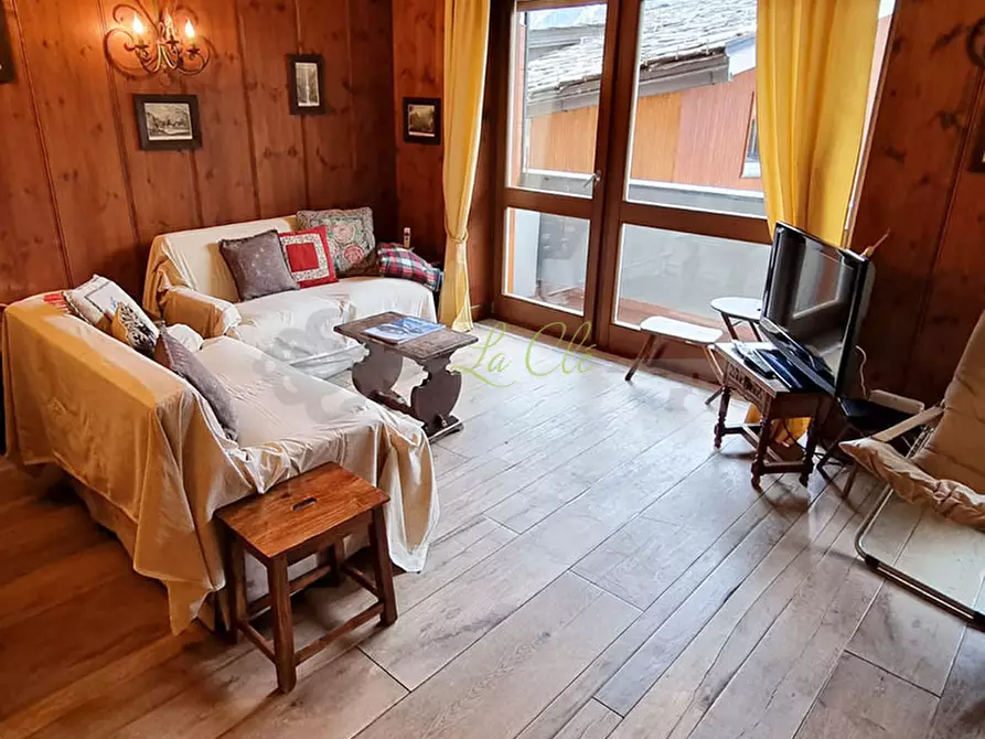 Immagine 1 di Quadrilocale in affitto  in Via Roma 10 a Courmayeur