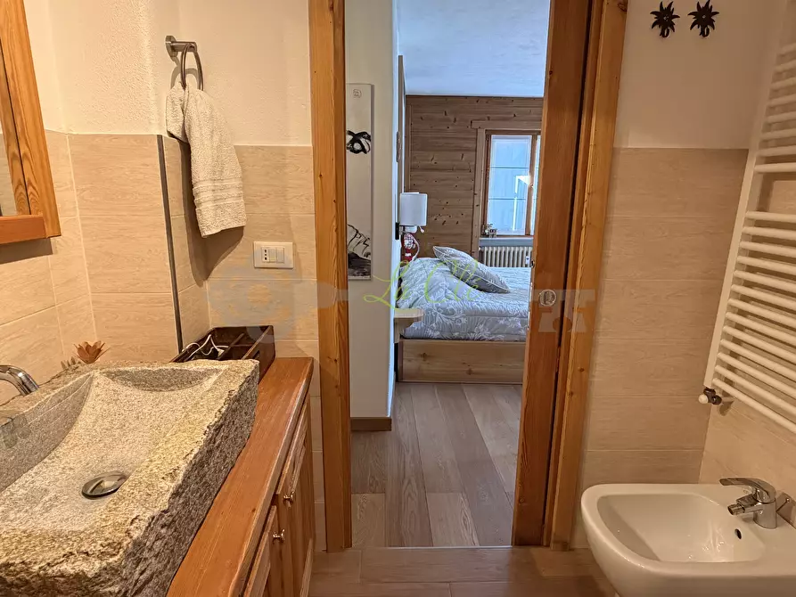 Immagine 15 di Trilocale in vendita  a Courmayeur