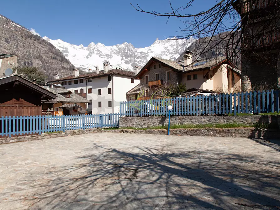 Immagine 38 di Quadrilocale in affitto  a Courmayeur